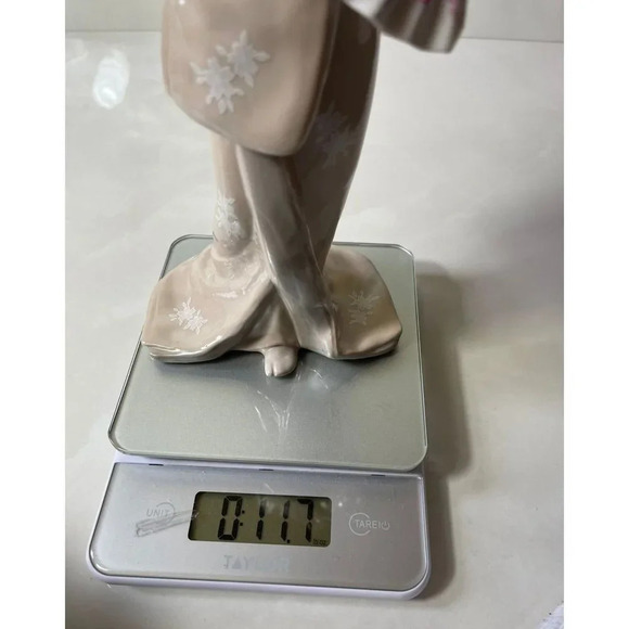 Vintage Toyo Japan Porcelain Geisha Lady Dressed Traditional  Kimono Dress Figur - Picture 5 of 15